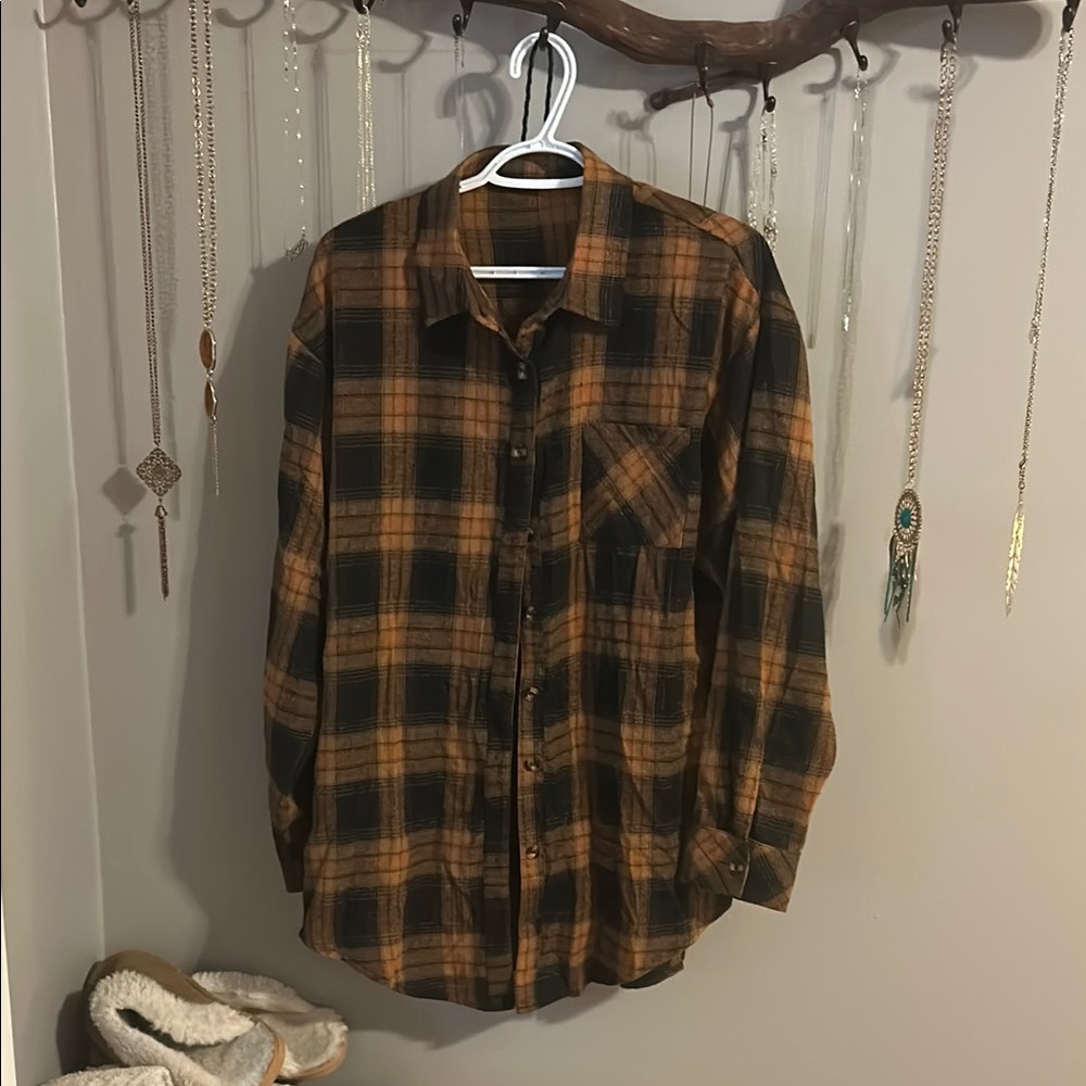 Plaid Button-Up Shirt in Black and Brown